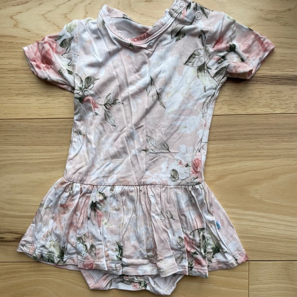 PoshPeanut Twirl Bodysuit in 3-6m size - Picture 1 of 1